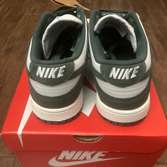 Women’s Nike Dunk Low. Brand new never worn dead stock. Women’s size 8 - Picture 2 of 4